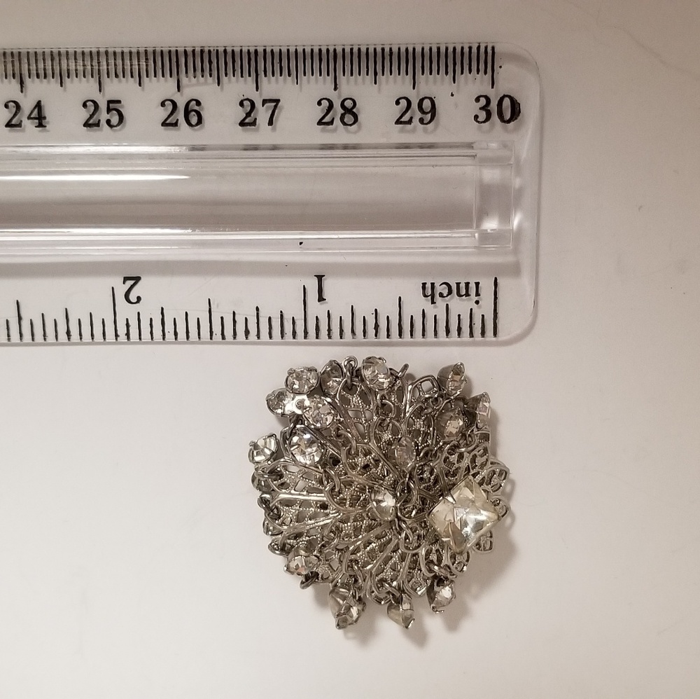 Vintage 3 Tiered Crystal Clip On Earrings - Picture 4 of 4